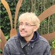 Actuellement en L3 Histoire, j'ai pour objectif de devenir maitre de conférence à l'université, je vous propose mes services